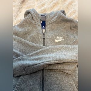 **SOLD** NWOT boys Nike zip up hoodie size small.